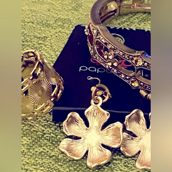 NWT Gold Tone Jewelry Trio- Rhinestone Bracelet,Adjustable Ring,Pierced Earrings - Picture 6 of 16